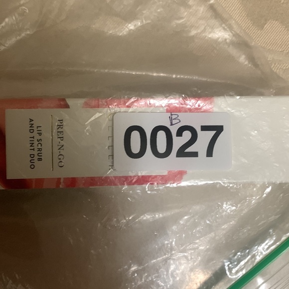 Laura Geller Lip Scrub And Tint Duo in Finish Line - Picture 7 of 7